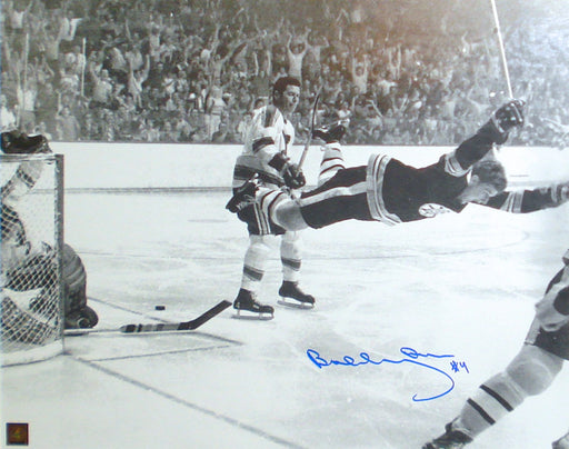 Bobby Orr Boston Bruins Signed 16x20 B/W The Goal Photo - Frameworth Sports Canada 