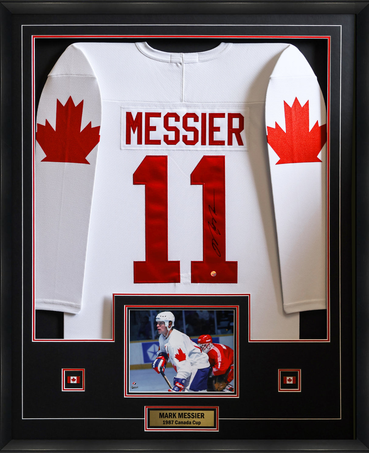 Mark Messier Signed Jersey Framed Canada Cup 1987 Replica White - AUCTION