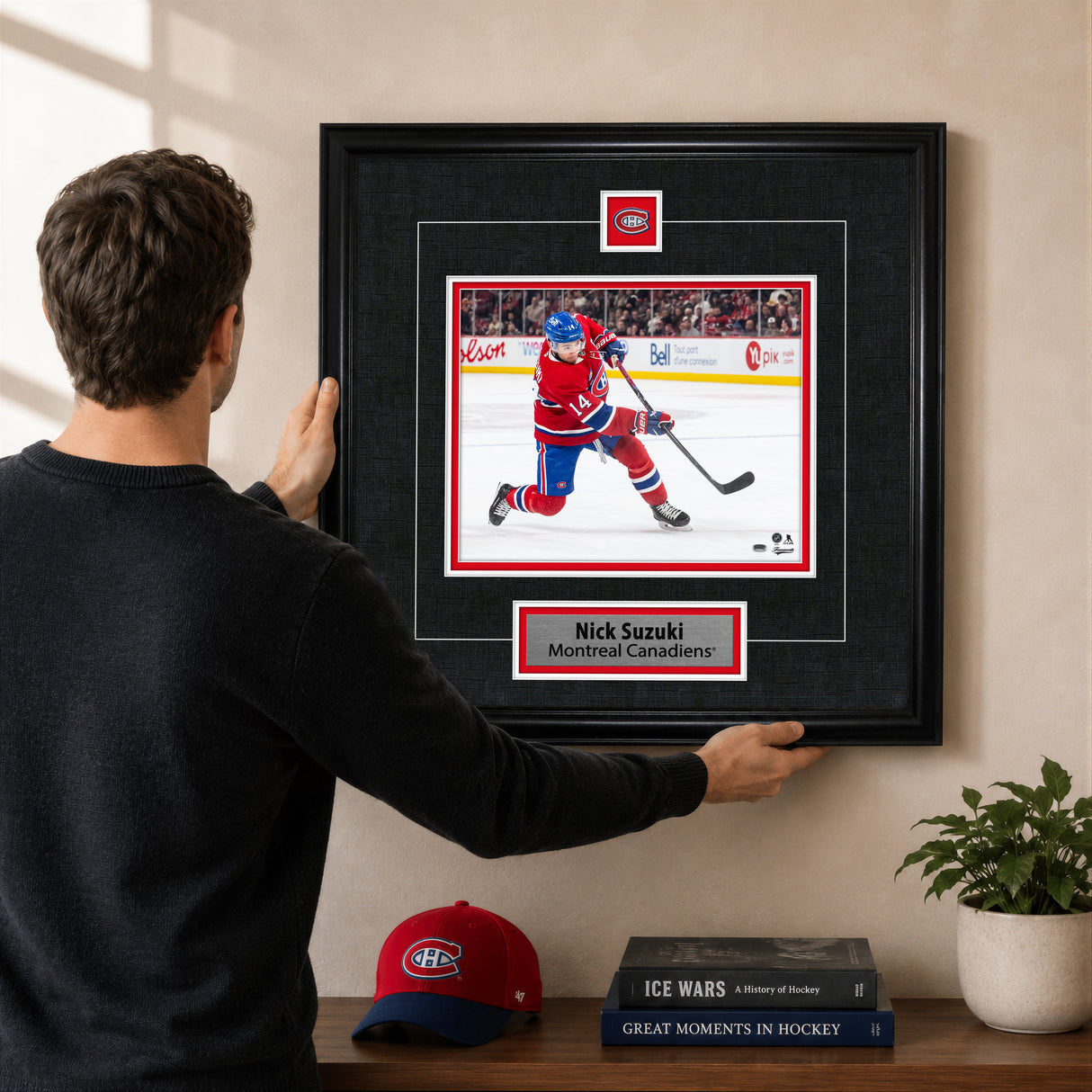 Nick Suzuki Framed Pin & Plate Montreal Canadiens - lifestyle 1