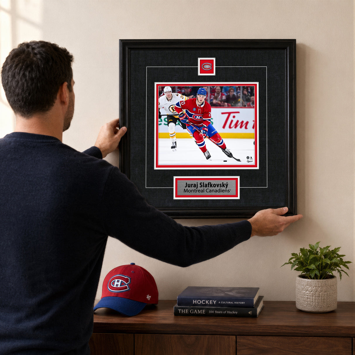 Juraj Slafkovsky Framed Pin & Plate Montreal Canadiens - lifestyle 1
