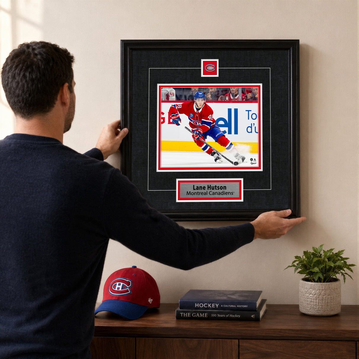 Lane Hutson Framed Pin & Plate Montreal Canadiens - lifestyle 1