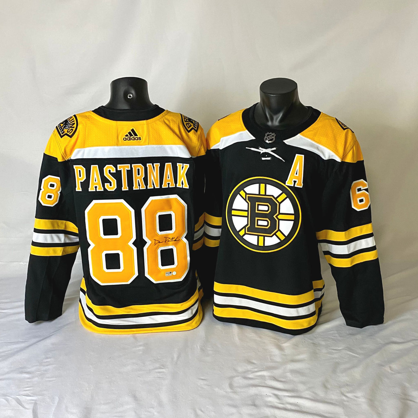 David Pastrnak Signed Boston Bruins Jersey (Pastrnak COA)