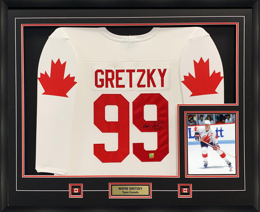 Wayne Gretzky Signed Jersey Framed Red Team Canada - Frameworth Sports Canada 