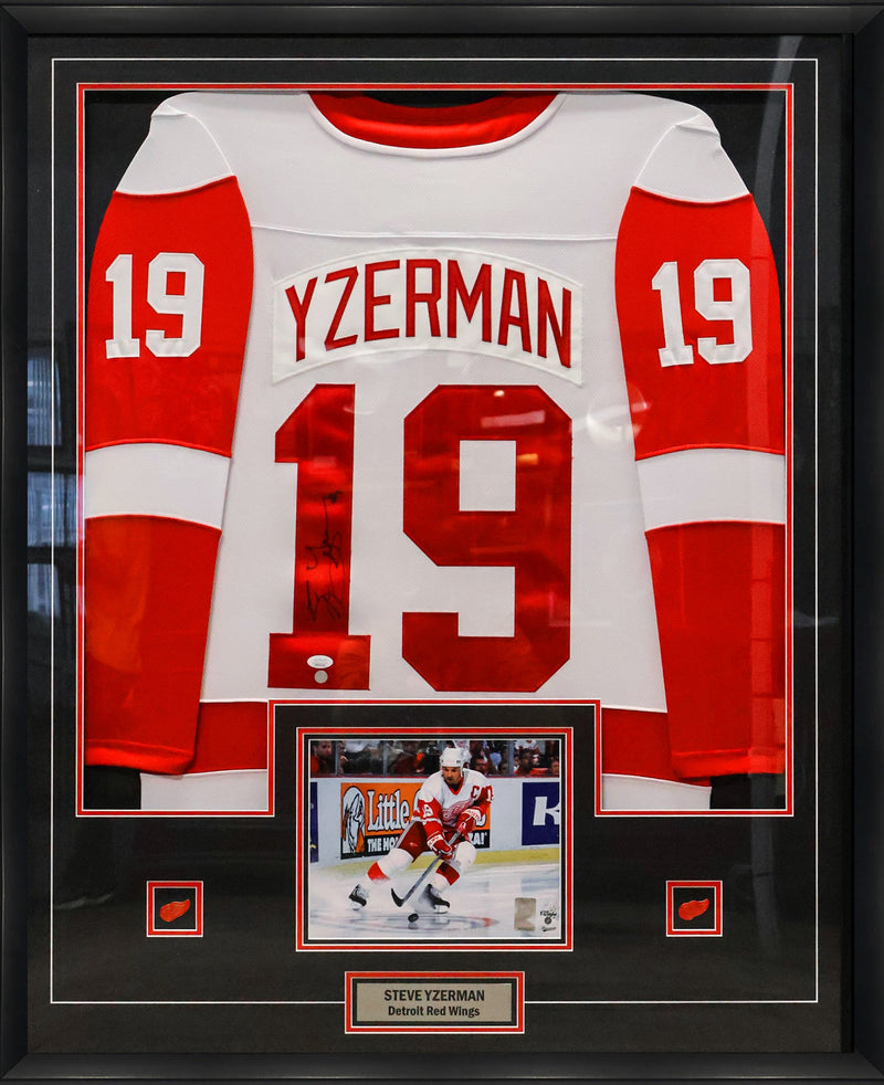 Steve Yzerman Signed Framed Jersey Detroit Red Wings White Fanatics Breakaway - Frameworth Sports Canada 