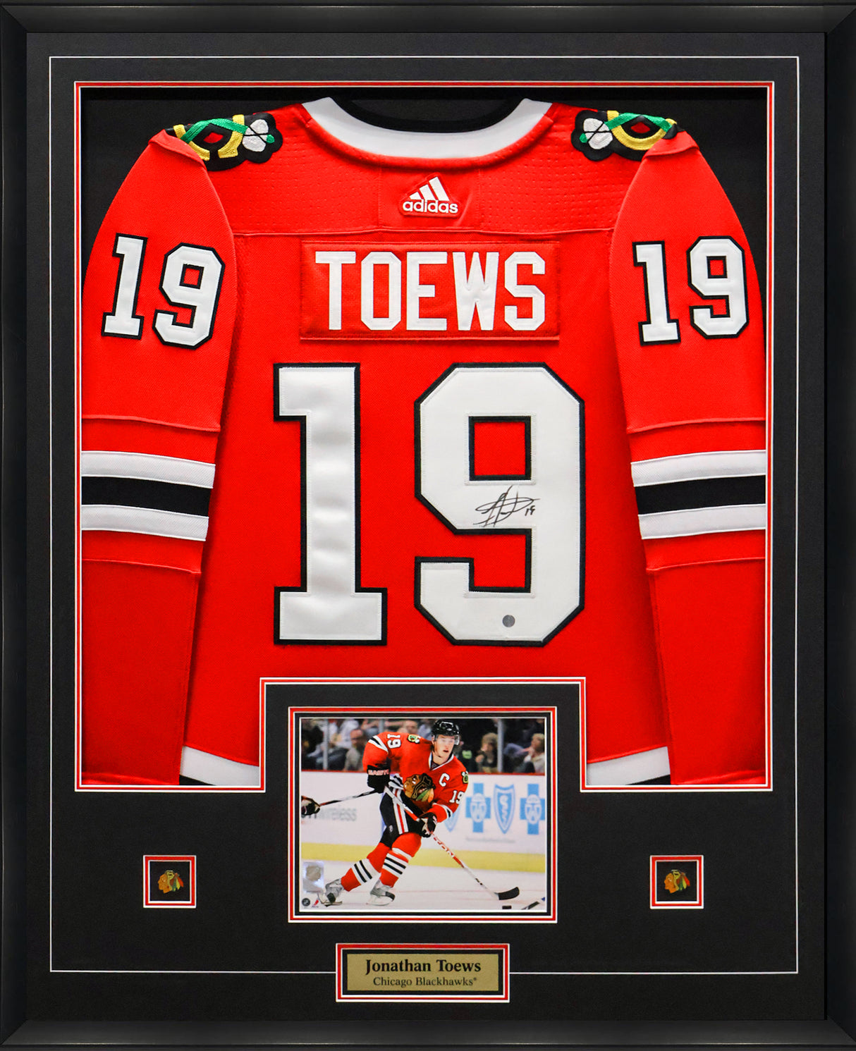 Jonathan Toews Signed Jersey Framed Adidas Blackhawks Red with 8x10