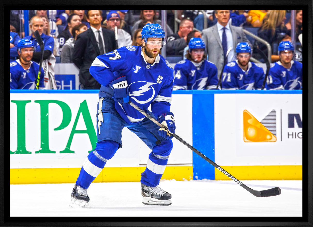 Victor Hedman 20x29 Framed Canvas Tampa Bay Lightning - Frameworth Sports Canada 