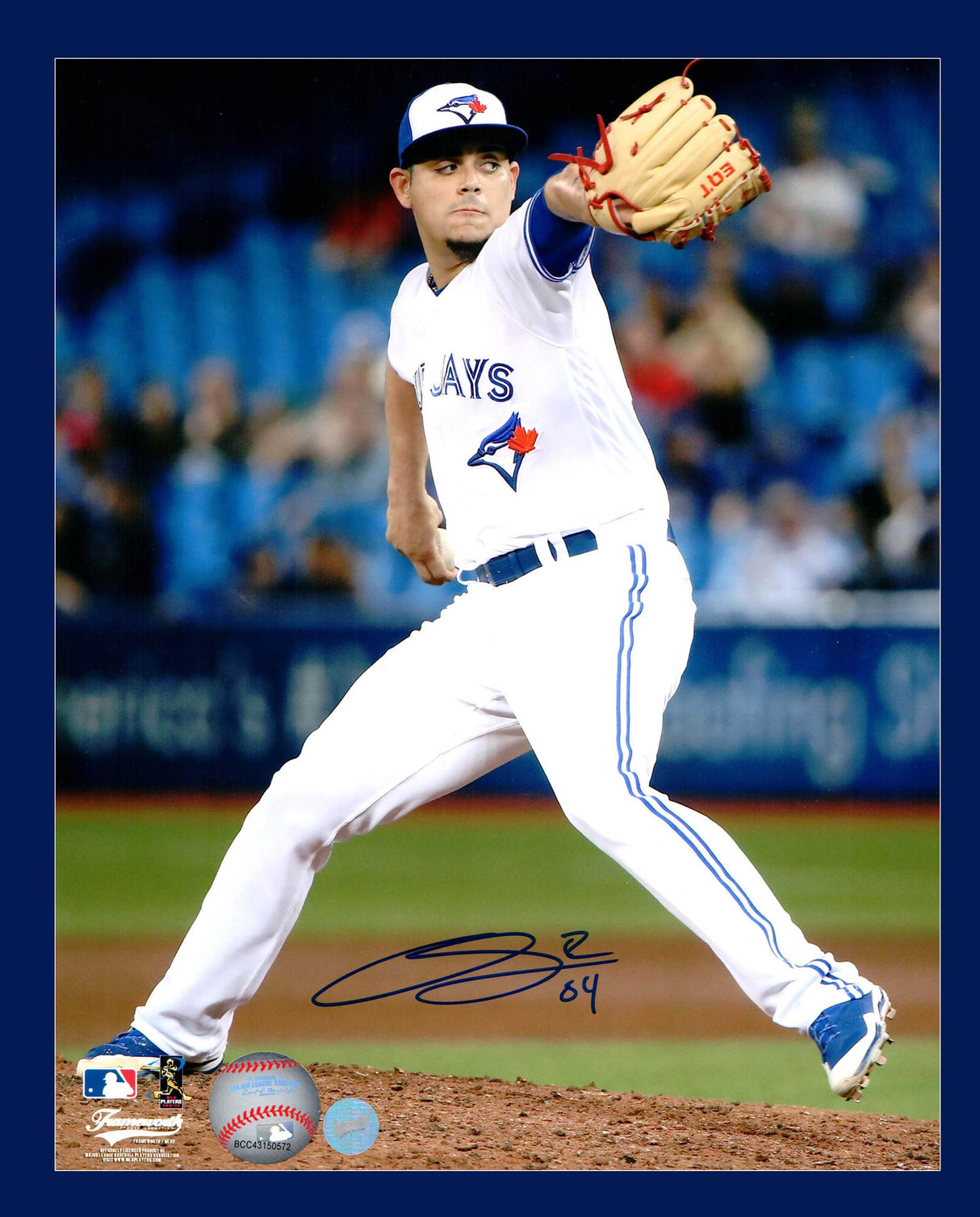 Roberto Osuna Toronto Blue Jays Signed Unframed 8x10 Pitching Photo - Frameworth Sports Canada 