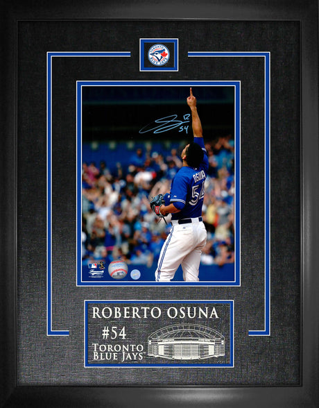 Roberto Osuna Toronto Blue Jays Signed Framed 8x10 Pointing Up Photo - Frameworth Sports Canada 