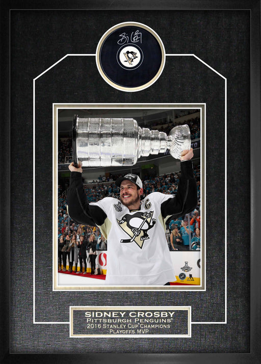 Sidney Crosby Signed Framed Pittsburgh Penguins Puck with 2016 Raising Stanley Cup 8x10 Photo - Frameworth Sports Canada 