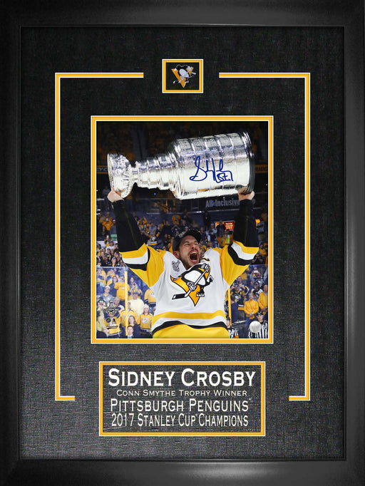 Sidney Crosby Pittsburgh Penguins Signed Framed 8x10 2017 Raising Stanley Cup Photo - Frameworth Sports Canada 