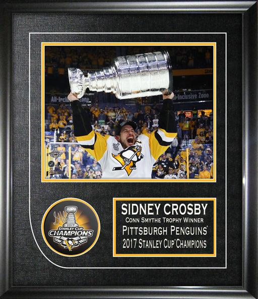 Sidney Crosby Pittsburgh Penguins Signed Framed 2017 Stanley Cup Puck with 8x10 Photo - Frameworth Sports Canada 
