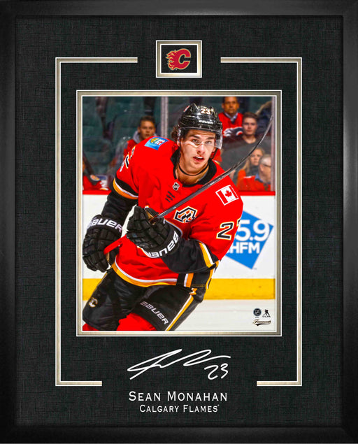 Sean Monahan Calgary Flames Framed 16x20 Photo With Replica Signature - Frameworth Sports Canada 