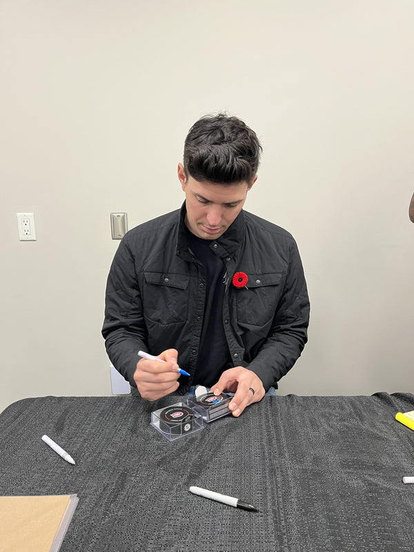 Carey Price signing a puck, Toronto Sport Card Expo 2023