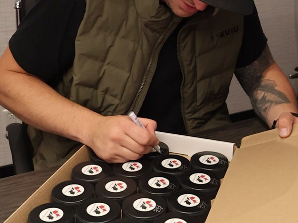 Carey Price signing pucks at a Frameworth signing, 2024